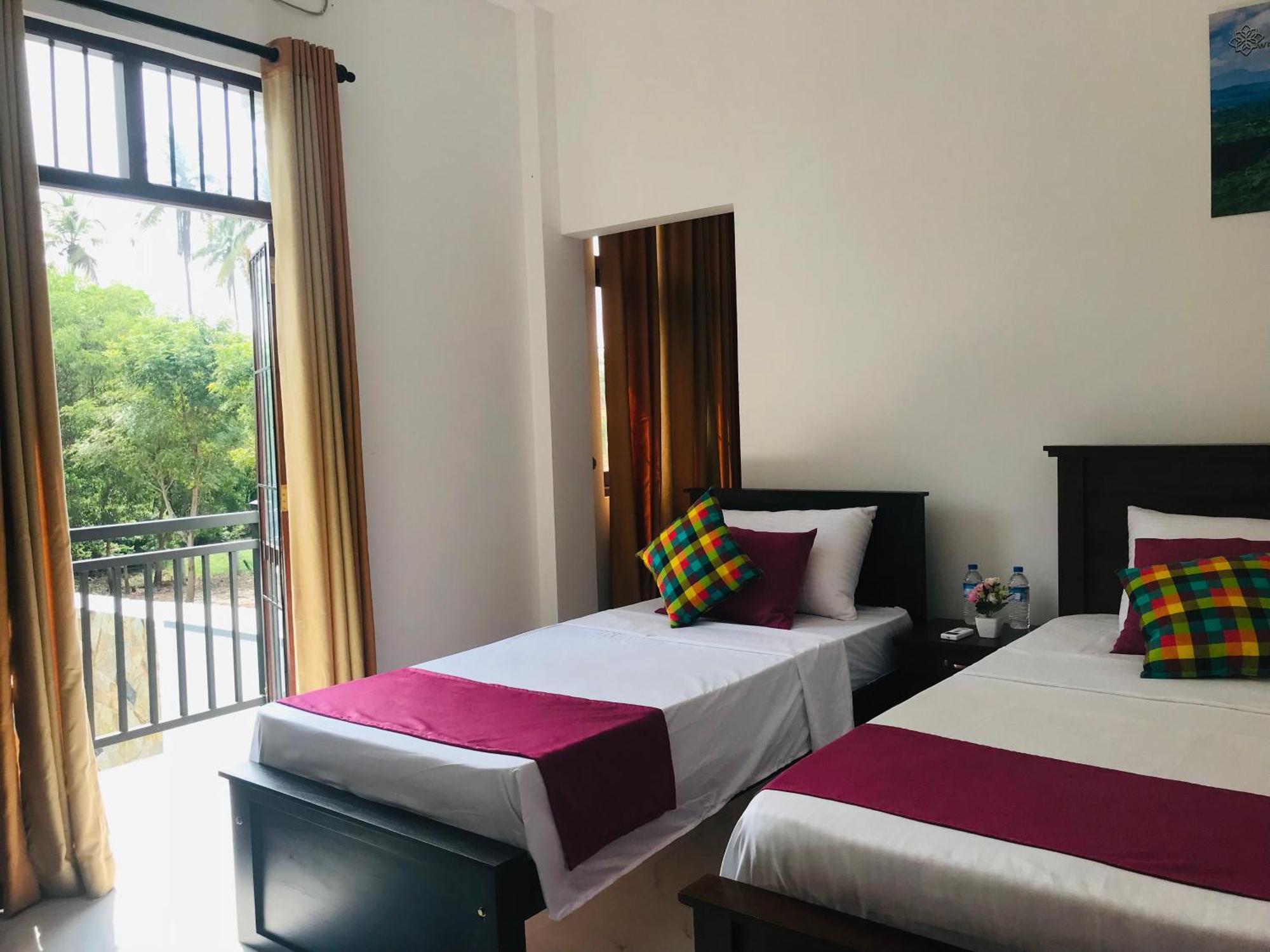 Sri White Villa Airport Boutique Hotel Катунаяка Экстерьер фото