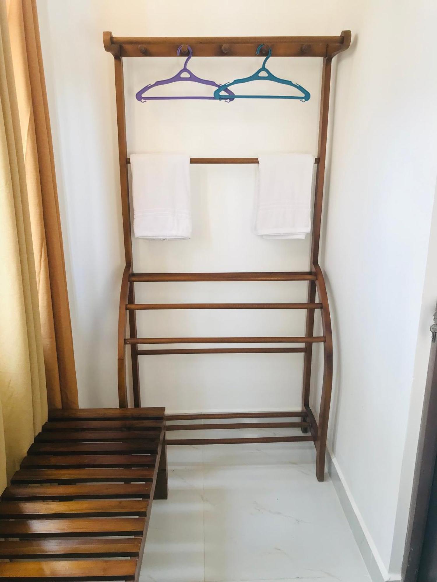 Sri White Villa Airport Boutique Hotel Катунаяка Экстерьер фото